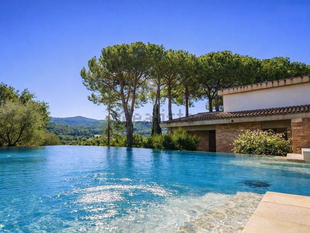 Case e ville in vendita di 870 m² in Via Vecchia per Poggibonsi, 64