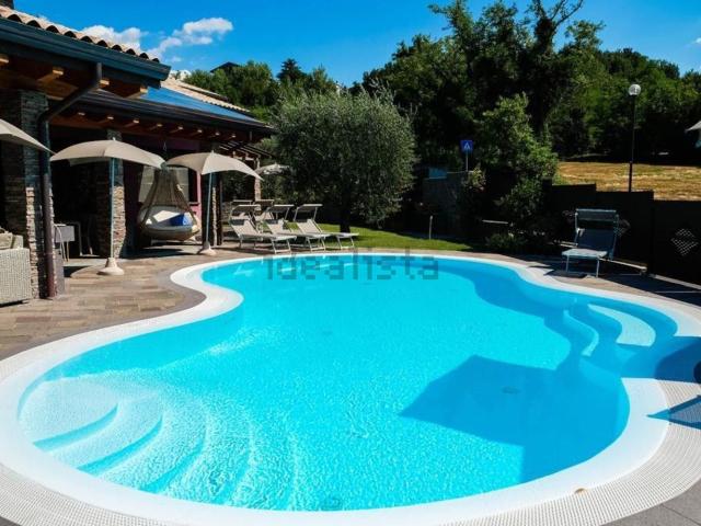 Case e ville in vendita di 875 m² in Località Rondinelli