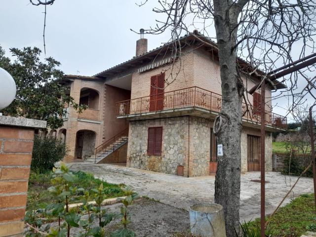Case e ville in vendita di 885 m² in Via Privata del Leccino