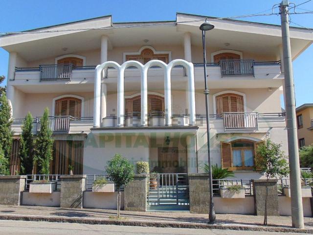 Case e ville in vendita di 885 m² in Via Roma