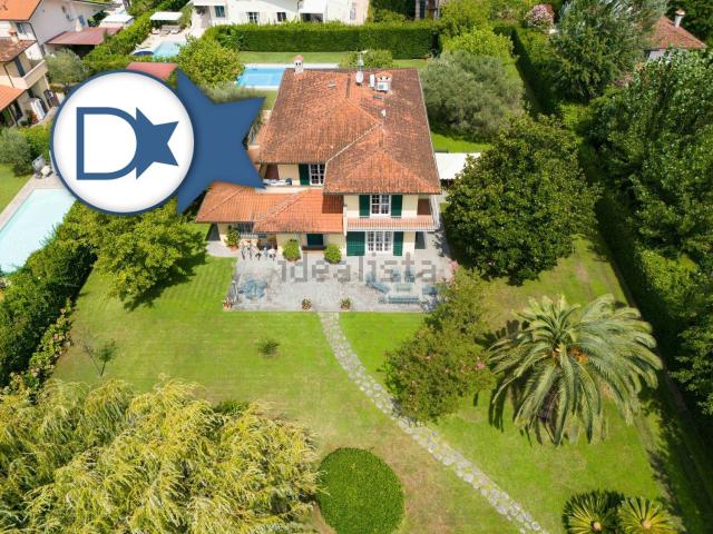 Case e ville in vendita di 887 m² in Via Sant&apos Elme, 1