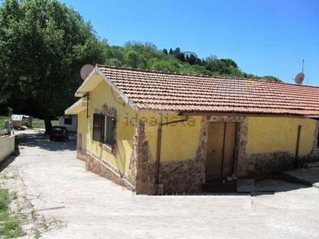 Case e ville in vendita di 88 m² in Strada dei Colli
