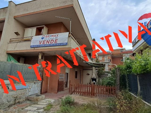 Case e ville in vendita di 88 m² in Via della Fenice, 32