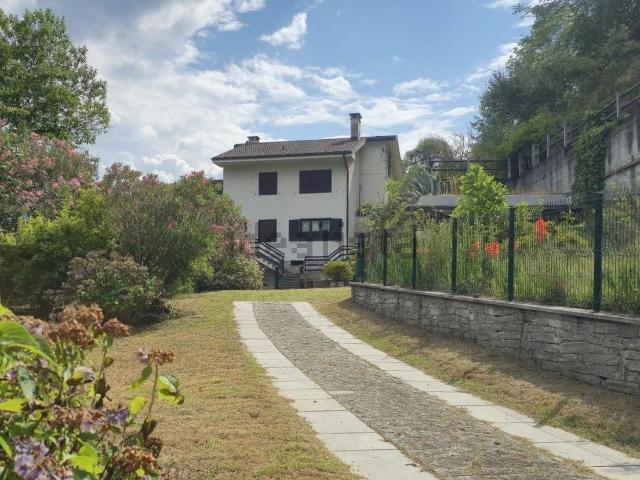 Case e ville in vendita di 890 m² in Via Rovaccio