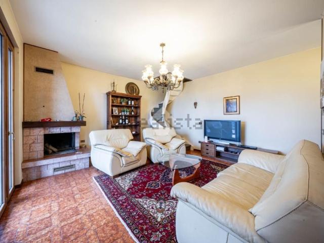 Case e ville in vendita di 890 m² in Via Trezzolano, 21