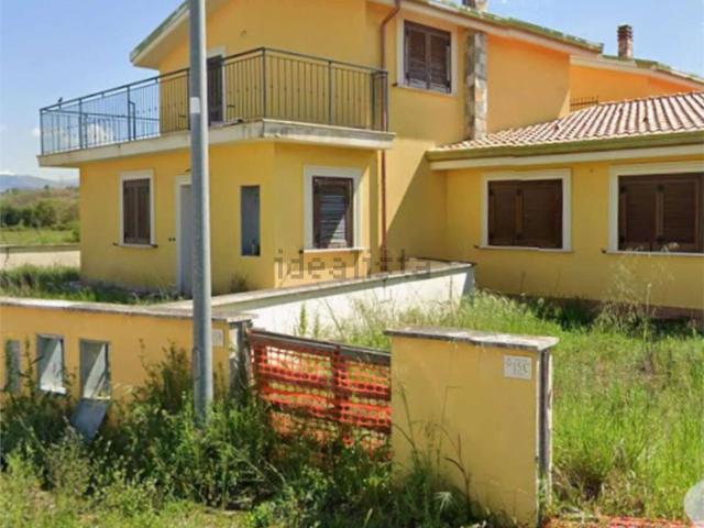 Case e ville in vendita di 93 m² in Via dei Platani, 15