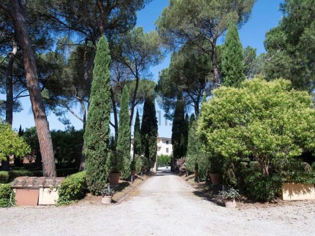 Case e ville in vendita di 900 m²