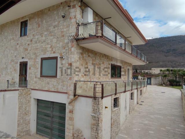 Case e ville in vendita di 900 m²