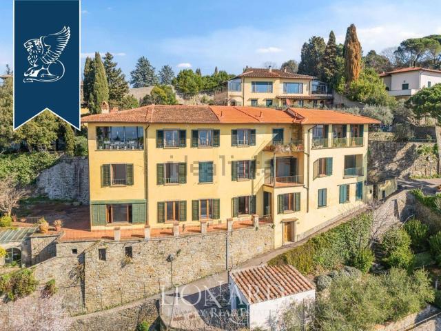 Case e ville in vendita di 900 m²