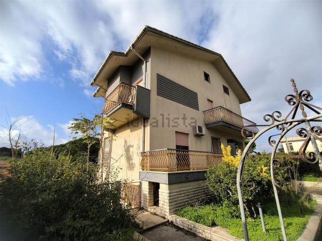 Case e ville in vendita di 900 m²