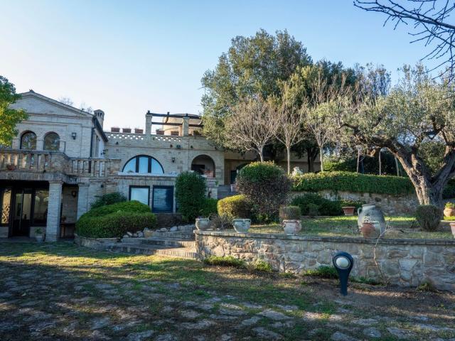 Case e ville in vendita di 900 m²