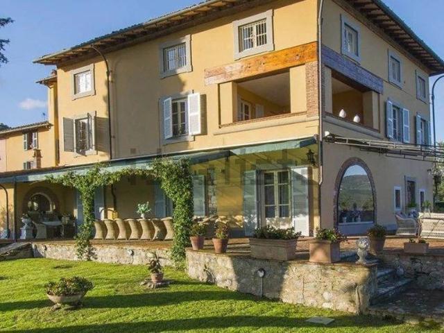 Case e ville in vendita di 900 m²