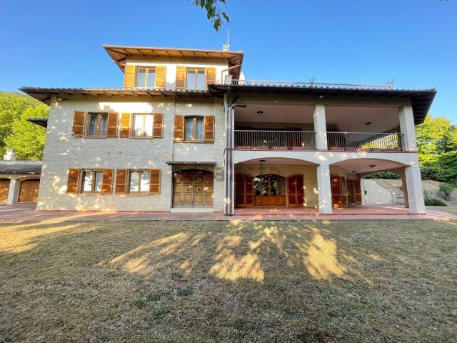 Case e ville in vendita di 900 m² in Via Borghetto