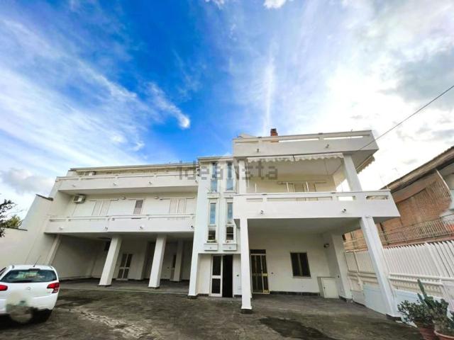 Case e ville in vendita di 900 m² in Via Giovanni Boccaccio