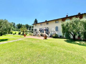 Case e ville in vendita di 900 m² in Via della Chiesa di Gragnano