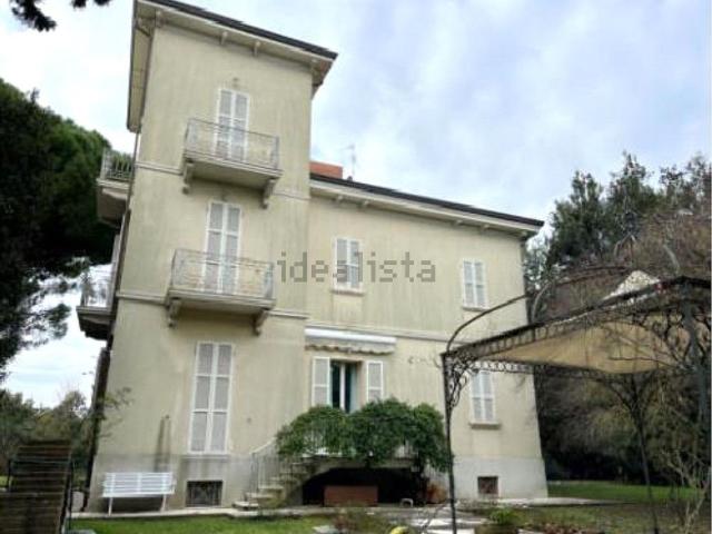 Case e ville in vendita di 900 m² in Via Foglino
