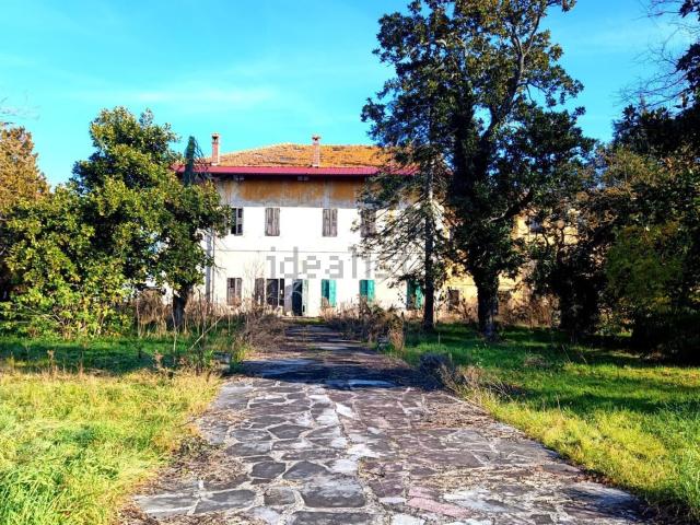 Case e ville in vendita di 900 m² in Via Ferraria