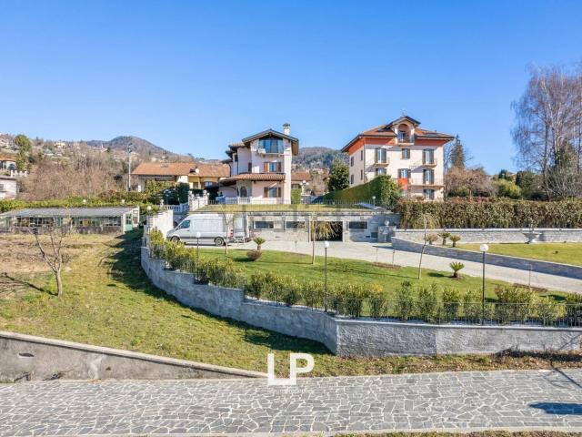 Case e ville in vendita di 900 m² in Via Intra Premeno, 63