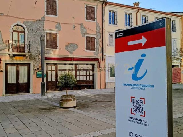 Case e ville in vendita di 900 m² in Via Marziano Ciotti