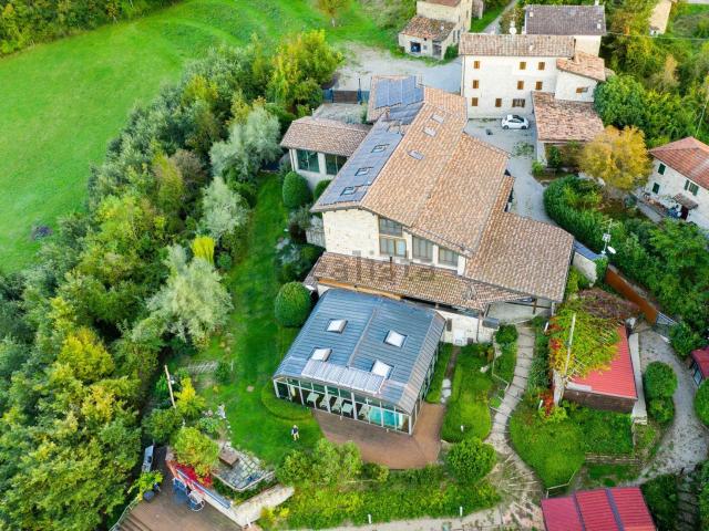Case e ville in vendita di 900 m² in Via Mutilati di Guerra