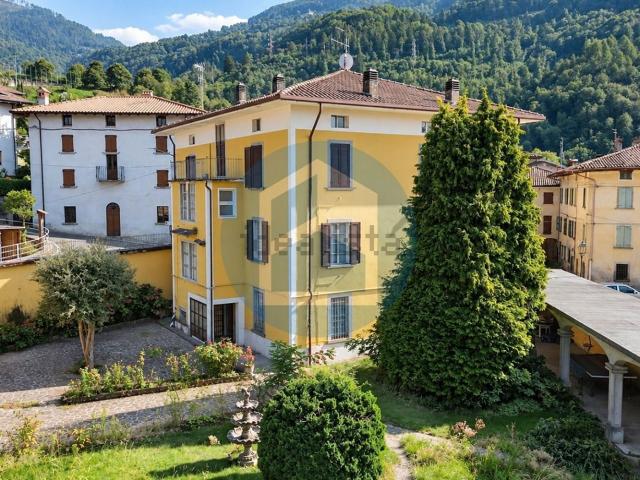 Case e ville in vendita di 900 m² in Via Solato Inferiore, 7