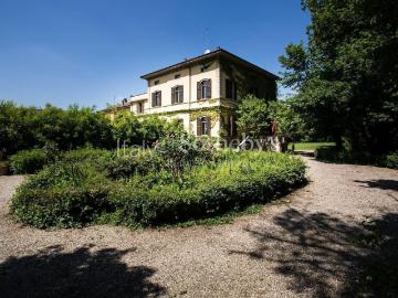 Case e ville in vendita di 900 m² in Via Stazione