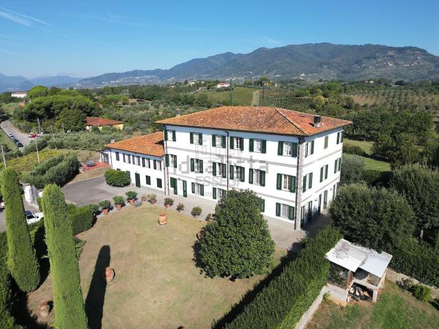 Case e ville in vendita di 900 m² in Via Pieroni