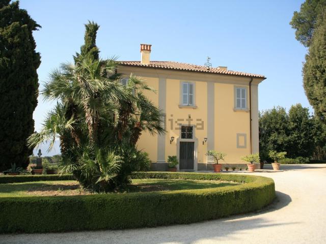 Case e ville in vendita di 900 m² in Via Tavola d&apos Argento, 34