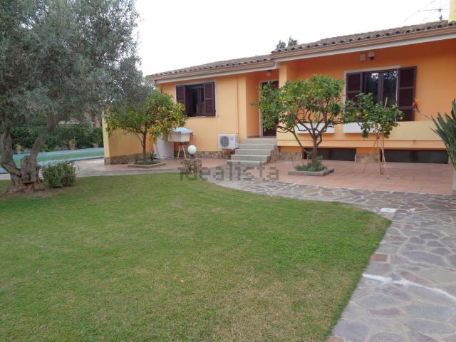 Case e ville in vendita di 900 m² in Via Tramontana, 7