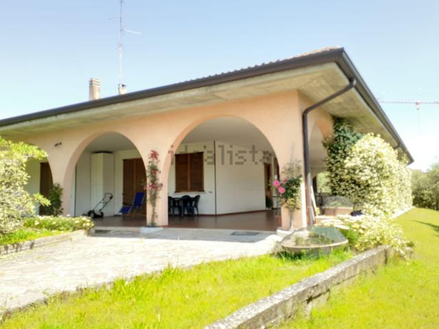 Case e ville in vendita di 900 m² in Via XXV Aprile