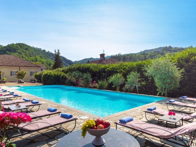 Case e ville in vendita di 900 m² in Corso Bagni, 38