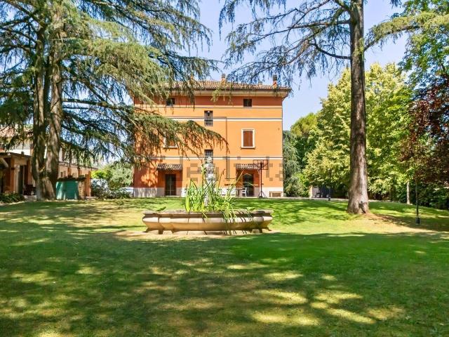 Case e ville in vendita di 909 m² in Via Croara, 3