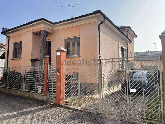 Case e ville in vendita di 90 m² in Strada Lomellina