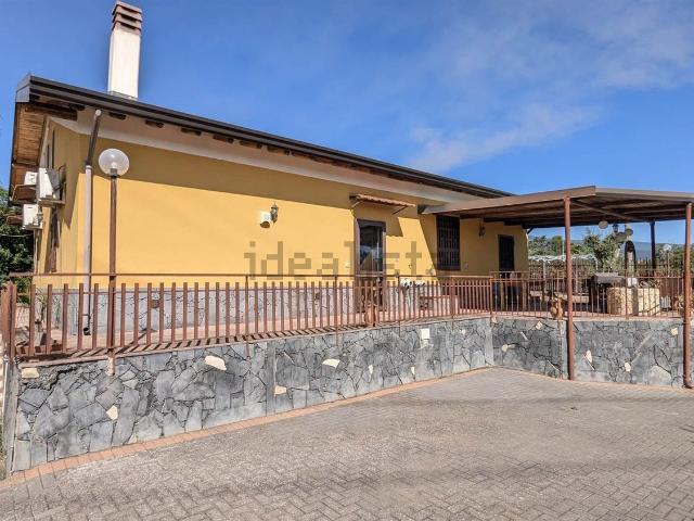 Case e ville in vendita di 170 m² in Via Torretta