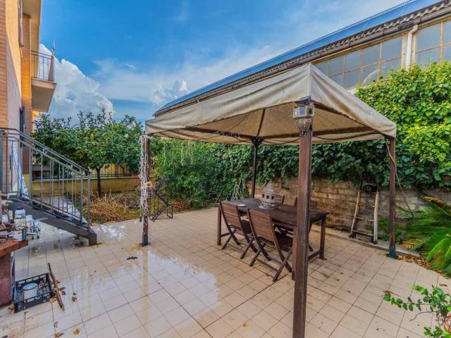 Case e ville in vendita di 90 m² in Via Castronovo di Sicilia