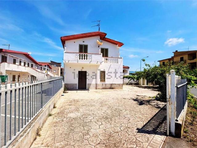 Case e ville in vendita di 90 m² in Via del Mare