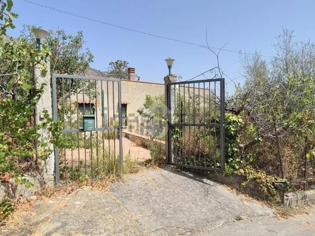 Case e ville in vendita di 90 m² in Via delle Rose Caculla