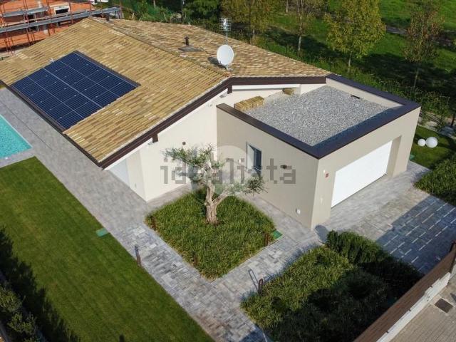 Case e ville in vendita di 90 m² in Via Montebello