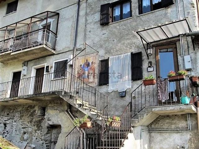 Case e ville in vendita di 90 m² in Via Monaci