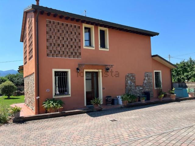 Case e ville in vendita di 90 m² in Via Pesciatina, 1560