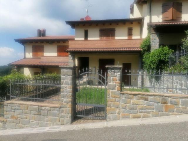 Case e ville in vendita di 90 m² in Via Romana Antica
