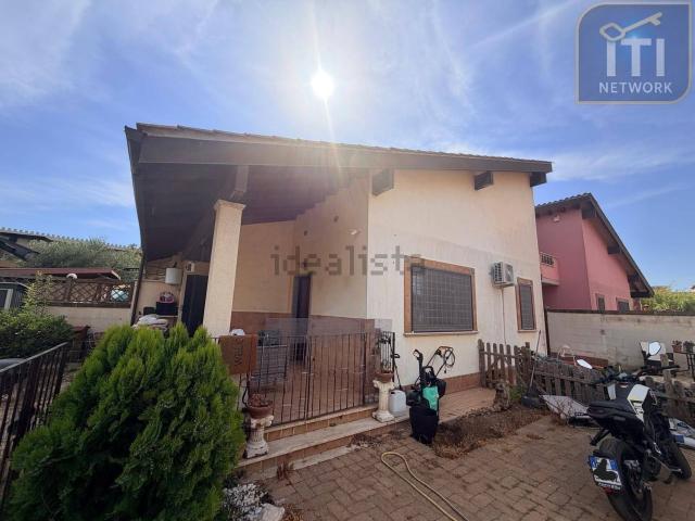 Case e ville in vendita di 90 m² in Via Scrivia