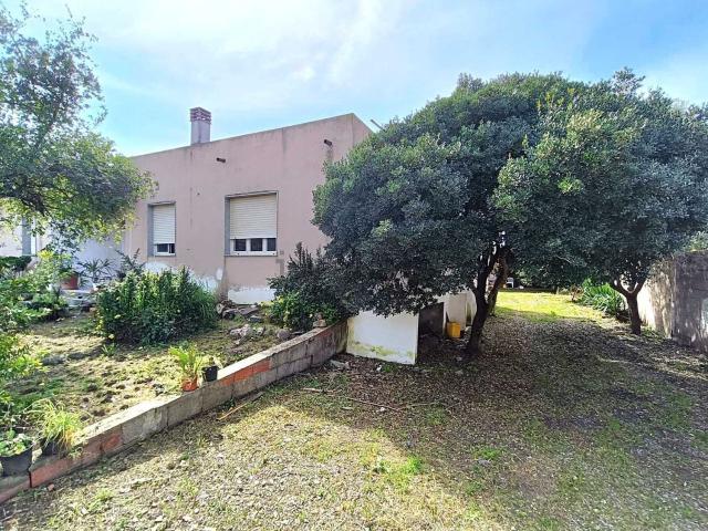 Villetta bifamiliare in vendita di 90 m² in Via San Efisio