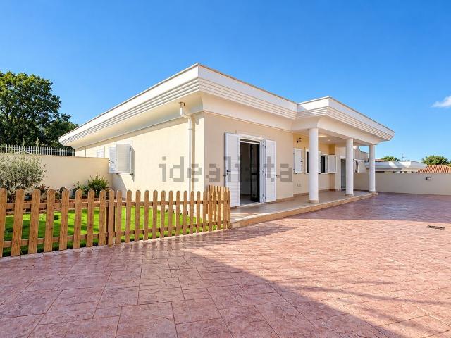 Case e ville in vendita di 90 m² in Via Sulmona, 10