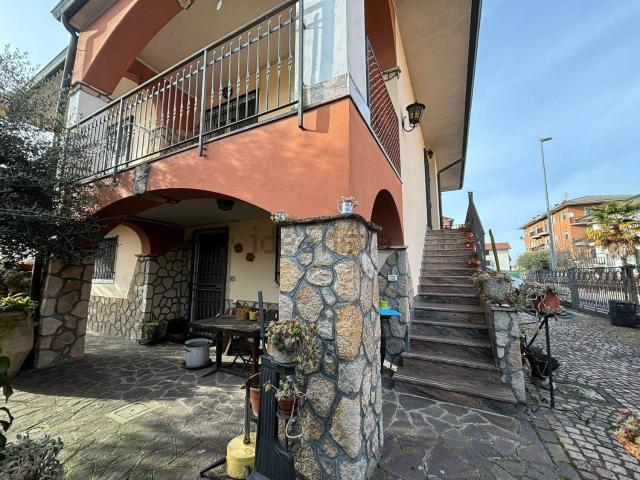 Case e ville in vendita di 90 m²