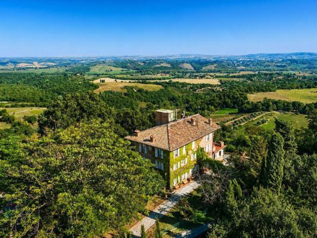 Case e ville in vendita di 913 m² in Via della Villa, 18