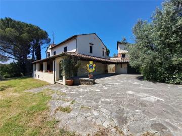 Case e ville in vendita di 915 m²