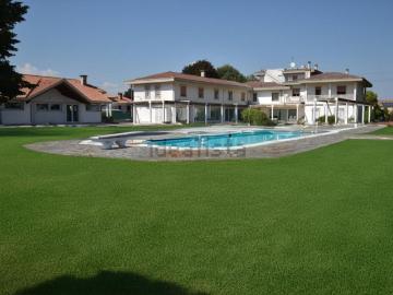Case e ville in vendita di 915 m² in Via Pedagni