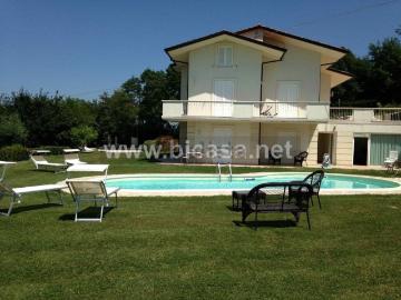 Case e ville in vendita di 918 m² in Via Castello Farneto, 20