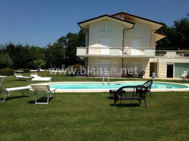 Case e ville in vendita di 918 m² in Via Castello Farneto, 20